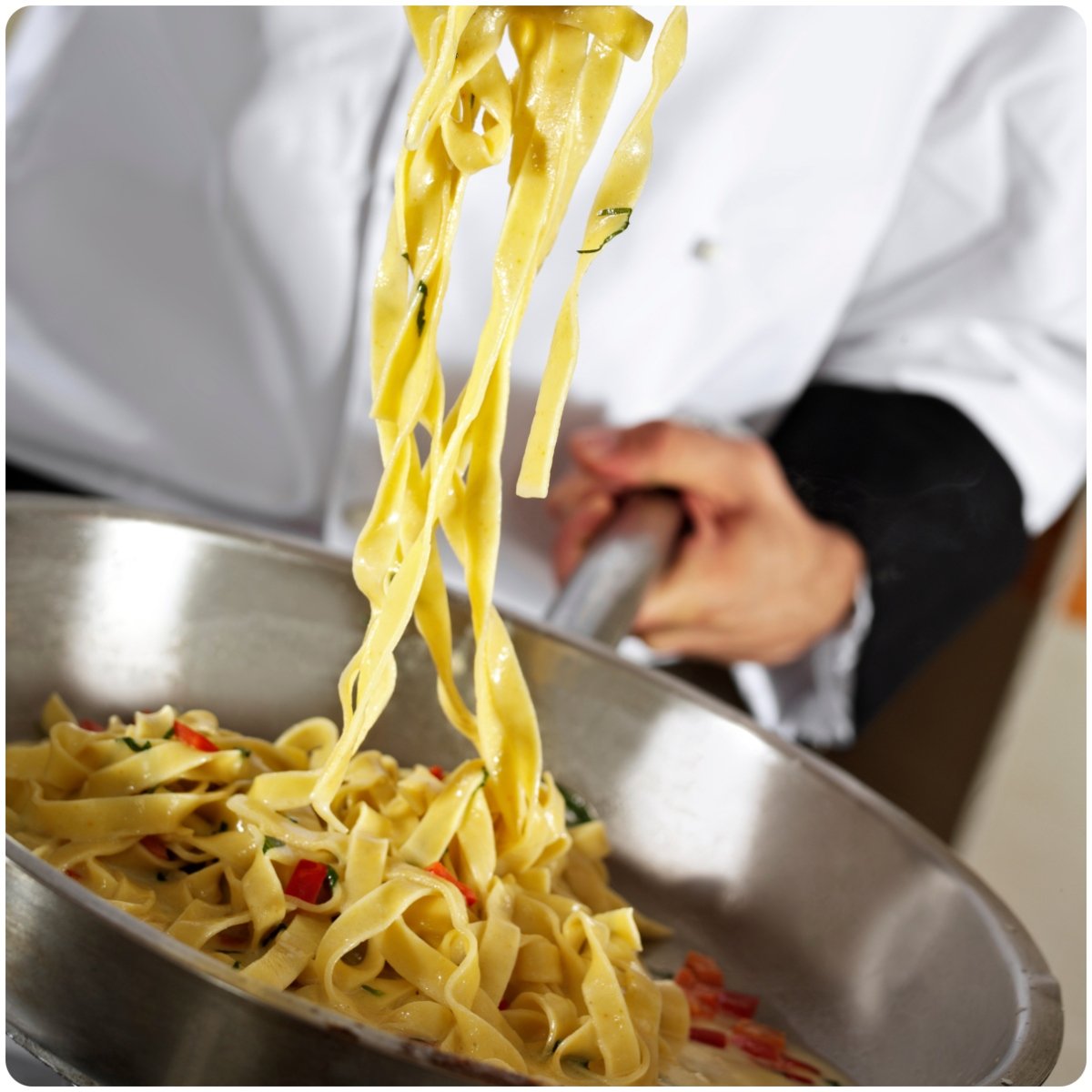 Cooking pasta with olive oil